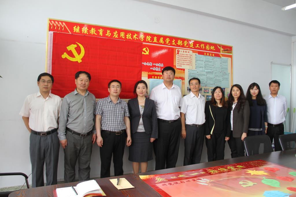 全公司党员同志合影